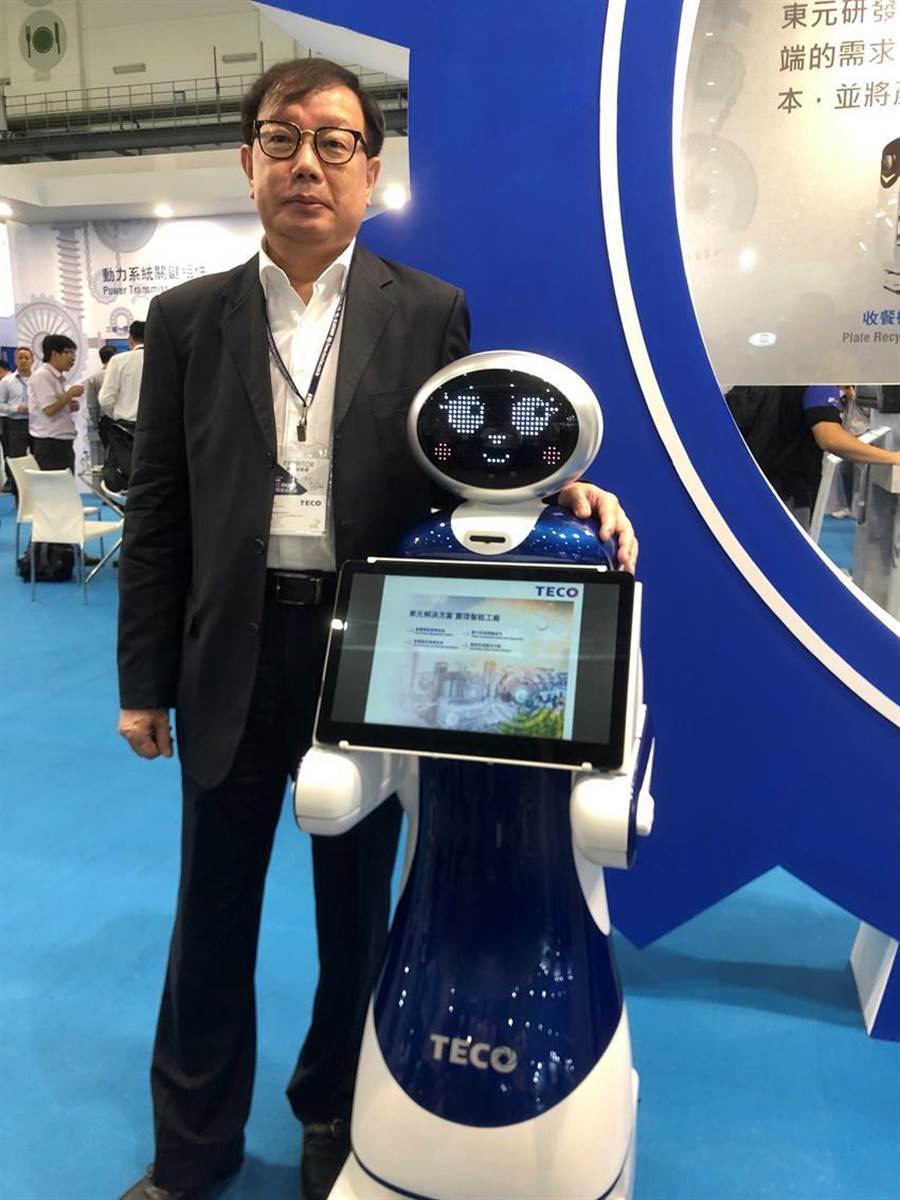 東元電機新開發導覽機器人今首度曝光，負責全桉的東元協理林勝泉。圖／沉美幸